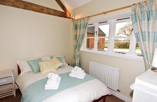 King's Bromley House | The Peacock Barn - E4713