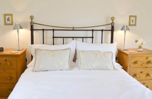 Burwash House | The Peacock Barn