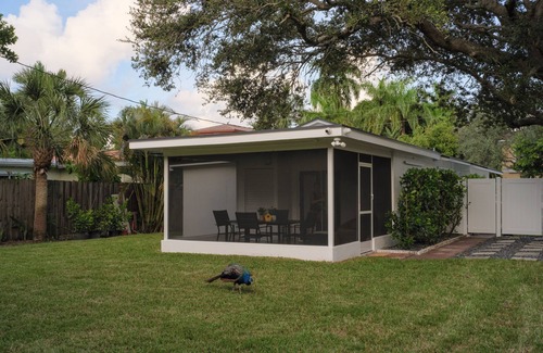 Lake Ridge House | The Peacock Bungalow