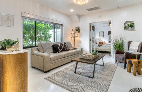 Lake Ridge House | The Peacock Bungalow Near Fort Lauderdale Beach!