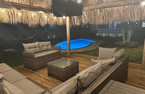 Mango Groves House | The Peacock Bungalow- Heated Pool & Jacuzzi- 5 min to beach!