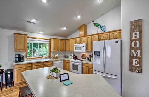 East Olympia House | 'The Peacock House' - Waterfront Home w/Hot Tub!