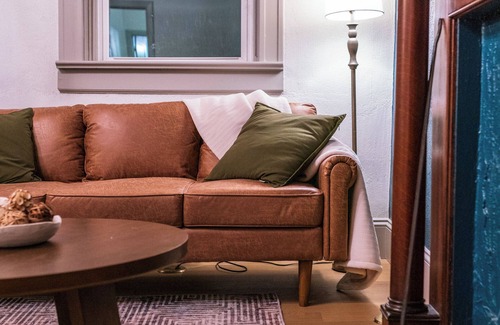 Sedalia Apartment | The Peacock Suite - Luxury 1 Bedroom Apartment in Downtown Sedalia