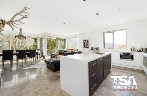 Thredbo Ski Chalet | The Peak 3
