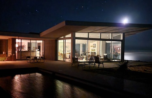 Malibu House | "The Peak": A Sleek, Modern Malibu Hills Estate with Room for 12 Guests.