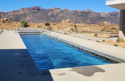 Malibu House | "The Peak": A Sleek, Modern Malibu Hills Estate with Room for 12 Guests.