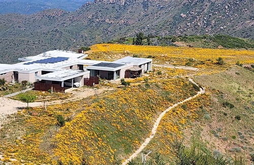 Malibu House | "The Peak": A Sleek, Modern Malibu Hills Estate with Room for 12 Guests.