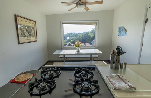 Mount Washington Apartment | The Peak! Mt Washington - Large 2bd Apt w/A View!