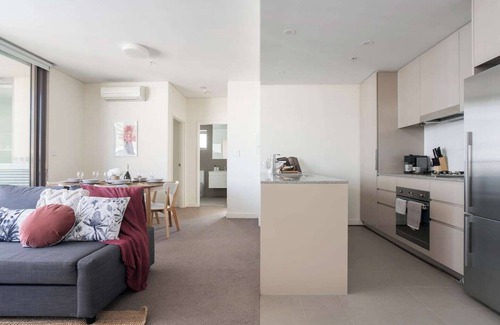 Wolli Creek Apartment | The Peak: Resort-style w/parking, train, gym, pool