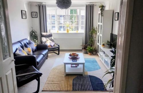 Hollingworth Apartment | The Peak Retreat