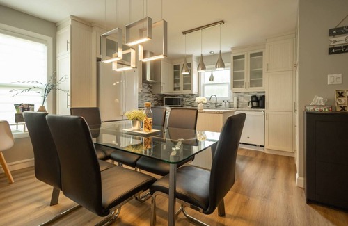 Magog Apartment | The Peaks and the Water