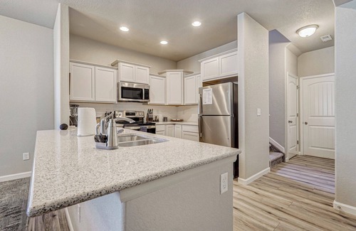 Southeast Colorado Springs House | The Peakside Retreat | Elliptical | Desk