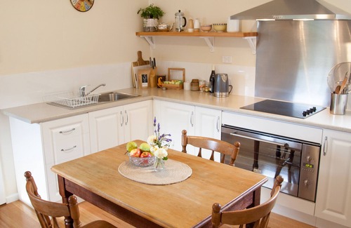 Highcroft Cottage | The Pear Cottage - unwind and recharge or explore the Tasman Peninsula