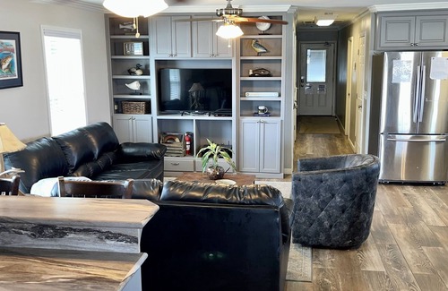Venice Boat Rental | The Pearl - Beautiful, renovated Houseboat in Venice Marina!