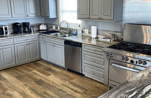 Venice Boat Rental | The Pearl - Beautiful, renovated Houseboat in Venice Marina!