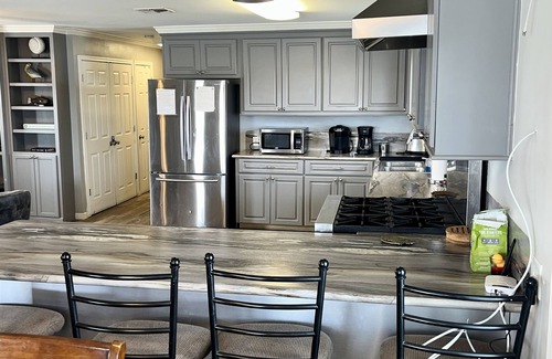 Venice Boat Rental | The Pearl - Beautiful, renovated Houseboat in Venice Marina!