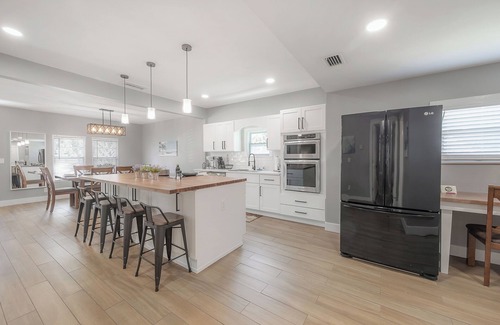 Sun Bay South House | The Pearl Cottage 2b/1R w King π & FAST WIFI