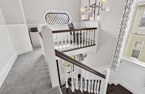 Muscatine House | The Pearl House - Victorian beauty, 3-Bedroom, 2-Bath 2500 Sqft