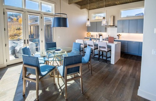 Silverthorne House | The Pearl - Luxury Mountain Home, Views, Swim Spa, Outdoor FirePit, EV Charger