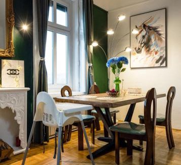 Belso-Ferencvaros Apartment | The Pearl with the Danube and Gellert Hill View