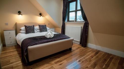 Chesterfield Hotel | The Pebley Inn