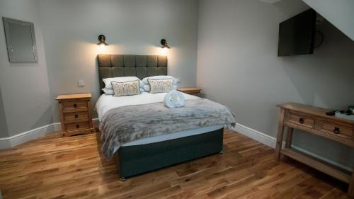 Chesterfield Hotel | The Pebley Inn