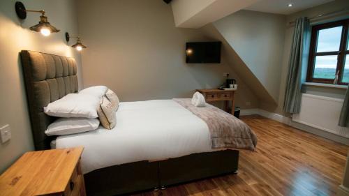 Chesterfield Hotel | The Pebley Inn