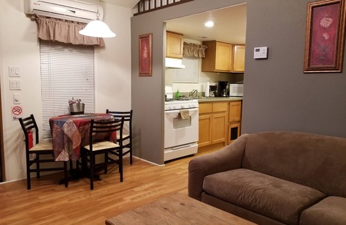 Fredericksburg Cabin | The Pecan Cabin at Mendelbaum Winery Guest Cabins
