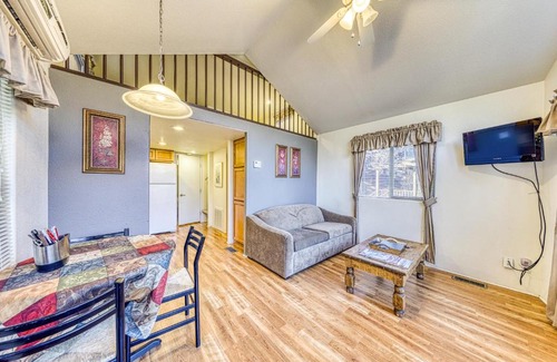 Fredericksburg House | The Pecan @ Mendelbaum Winery Guest Cabins