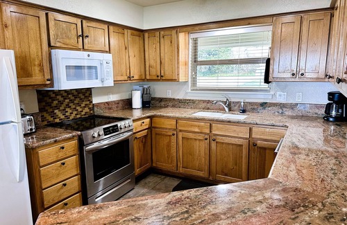 Smith River House | The Pelican! Private, Beach Access! Family Fun! Perfect Vacation! NO PETS.