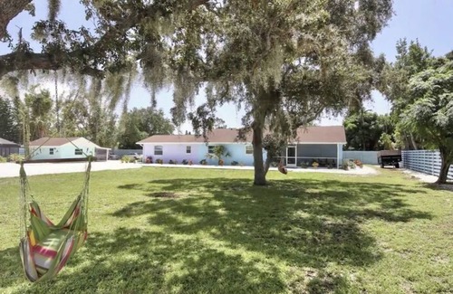 Laurel House | The Pelican