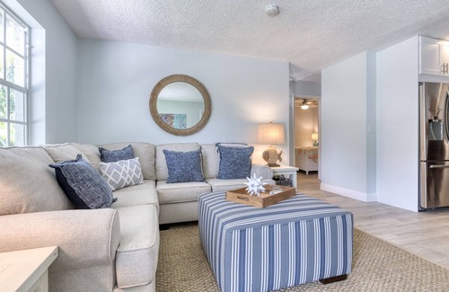 Palm Beach Gardens House | The Pelican Villa | Large Pool + Firepit!