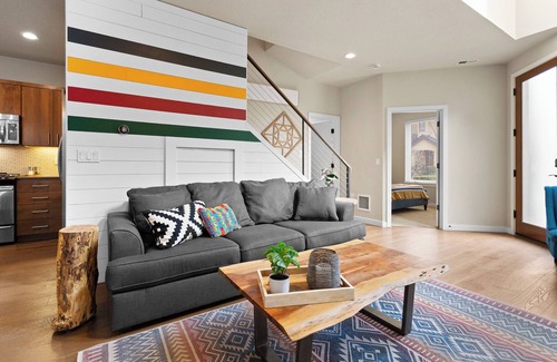 Eugene House | THE PENDLETON – WALKABLE/ARCADE LOFT/MODERN/LIGHT