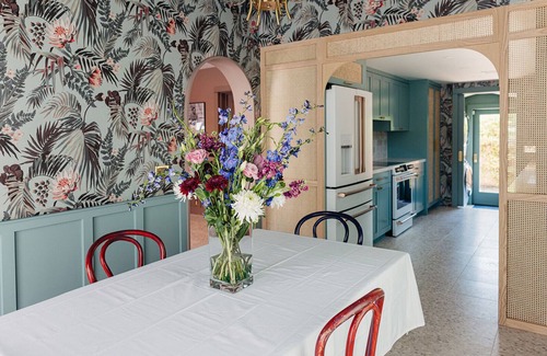 Warm Sands House | The Penguin Cottage: Sapphire Pool- Walk to town