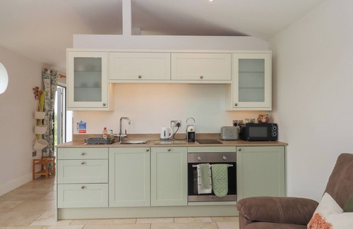 Tiverton Cottage | THE PENNYMOOR, romantic, with hot tub in Tiverton
