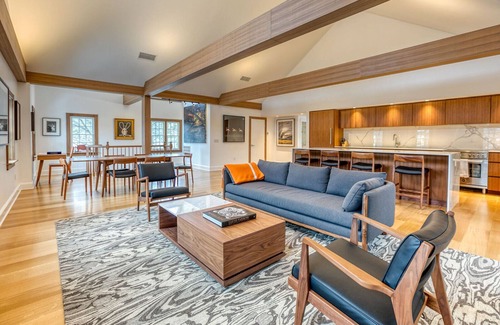 Lenox Apartment | The Penthouse, Downtown Lenox by Evergreen Home