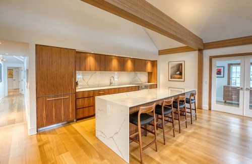 Lenox Apartment | The Penthouse, Downtown Lenox by Evergreen Home