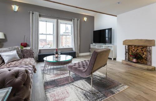 Trafford Apartment | The Penthouse, Opposite Sale Metrolink, Includes Free Parking