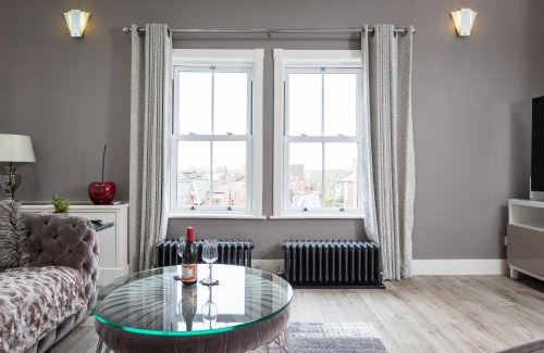 Trafford Apartment | The Penthouse, Opposite Sale Metrolink, Includes Free Parking