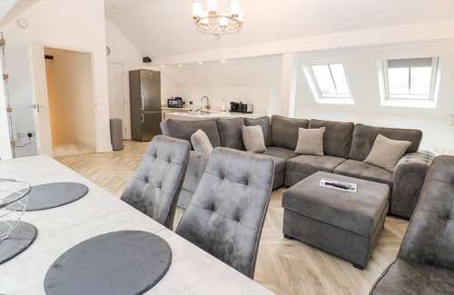 Boroughbridge Cottage | THE PENTHOUSE, pet friendly, with a garden in Boroughbridge
