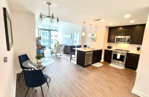 North Buckhead Apartment | The Penthouse | Pool | Modern Luxury | Shop| Workout