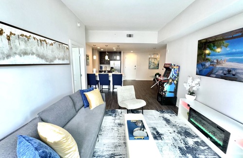North Buckhead Apartment | The Penthouse | Pool | Modern Luxury | Shop| Workout