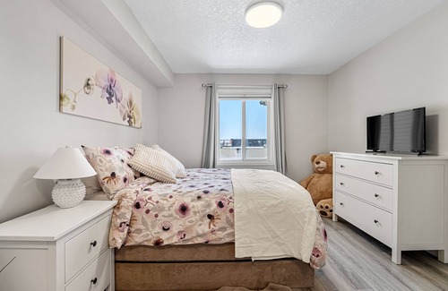 Okotoks Apartment | The Penthouse Private Balcony Fire Pit & BBQ
