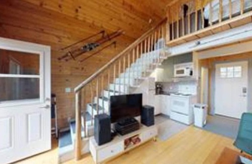 Idabel Lake Cabin | The Perch - Cabin on quiet Lake! 25 mins to Big While 35 mins to Kelowna