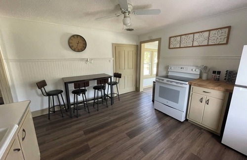 Espy Apartment | The Perch - Cozy, Dog-Friendly, Small Town Retreat