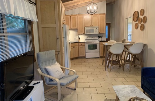 Laguna Beach Estates Cottage | The Perch- FREE Golf Cart! Recently Updated, Sleeps 5, 1.5blocks from the beach.