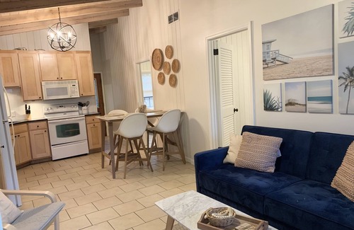Laguna Beach Estates Cottage | The Perch- FREE Golf Cart! Recently Updated, Sleeps 5, 1.5blocks from the beach.