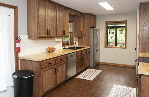 Countryside Acres Cabin | The Perch - Hot Tub, Game Room and Gorgeous Views