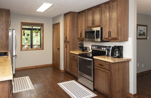 Countryside Acres Cabin | The Perch - Hot Tub, Game Room and Gorgeous Views