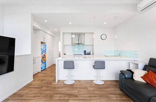 Albany Apartment | The Perfect Pad on the Shore seconds to Stadium